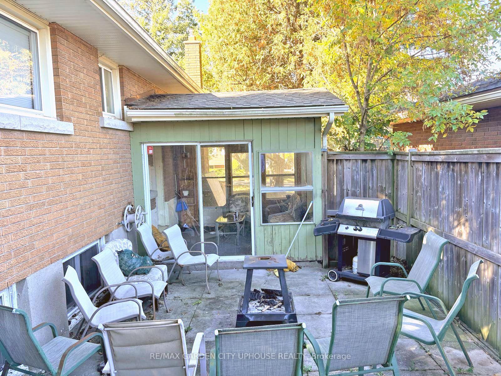 Photo 24 of 2 Treeview Place, St. Catharines, Burleigh Hill — HOMEH