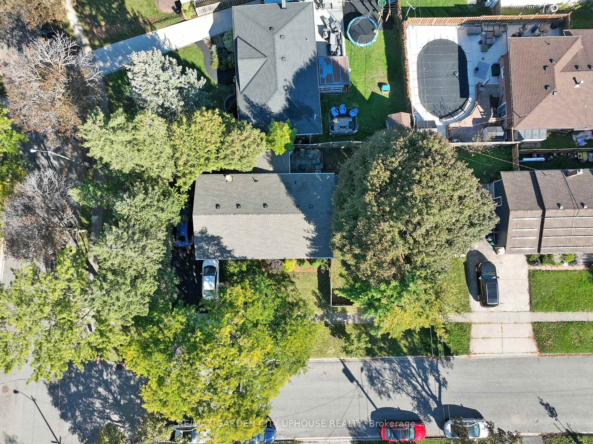Photo 32 of 2 Treeview Place, St. Catharines, Burleigh Hill — HOMEH