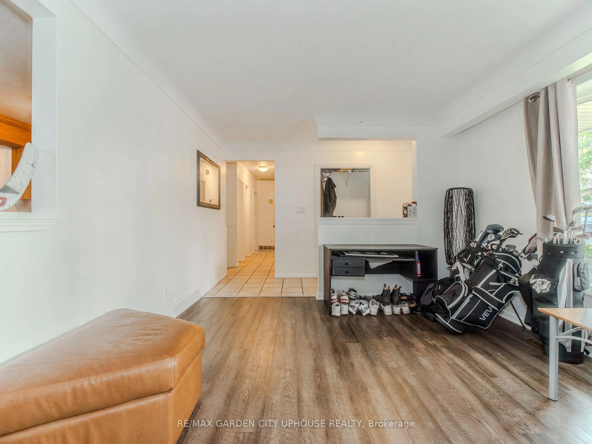 Photo 3 of 2 Treeview Place, St. Catharines, Burleigh Hill — HOMEH