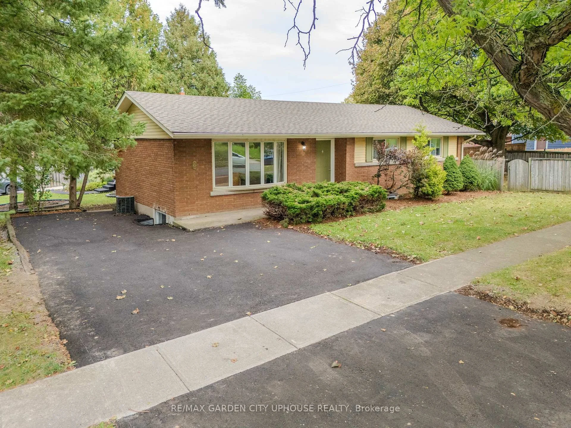 Photo 25 of 2 Treeview Place, St. Catharines, Burleigh Hill — HOMEH