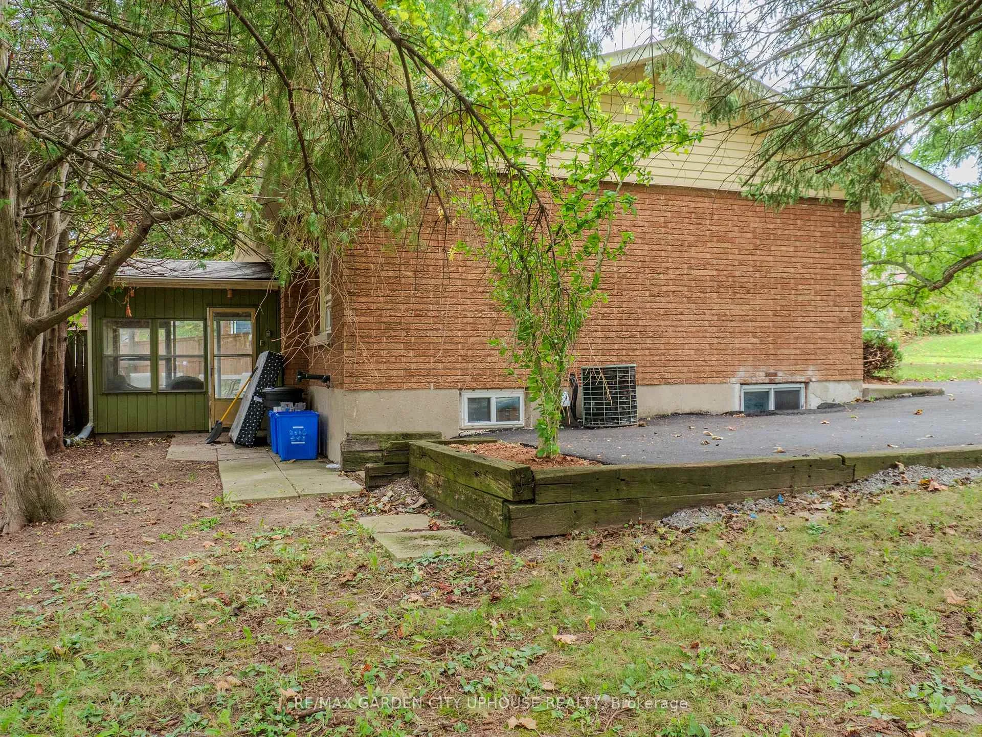 Photo 26 of 2 Treeview Place, St. Catharines, Burleigh Hill — HOMEH