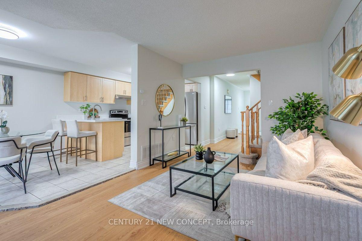 Photo 11 of 34 Odessa Crescent, Whitby, Rolling Acres — HOMEH