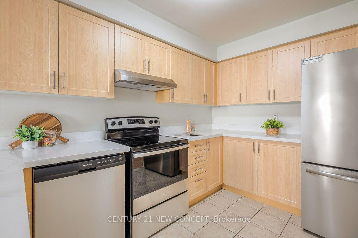 Photo 16 of 34 Odessa Crescent, Whitby, Rolling Acres — HOMEH