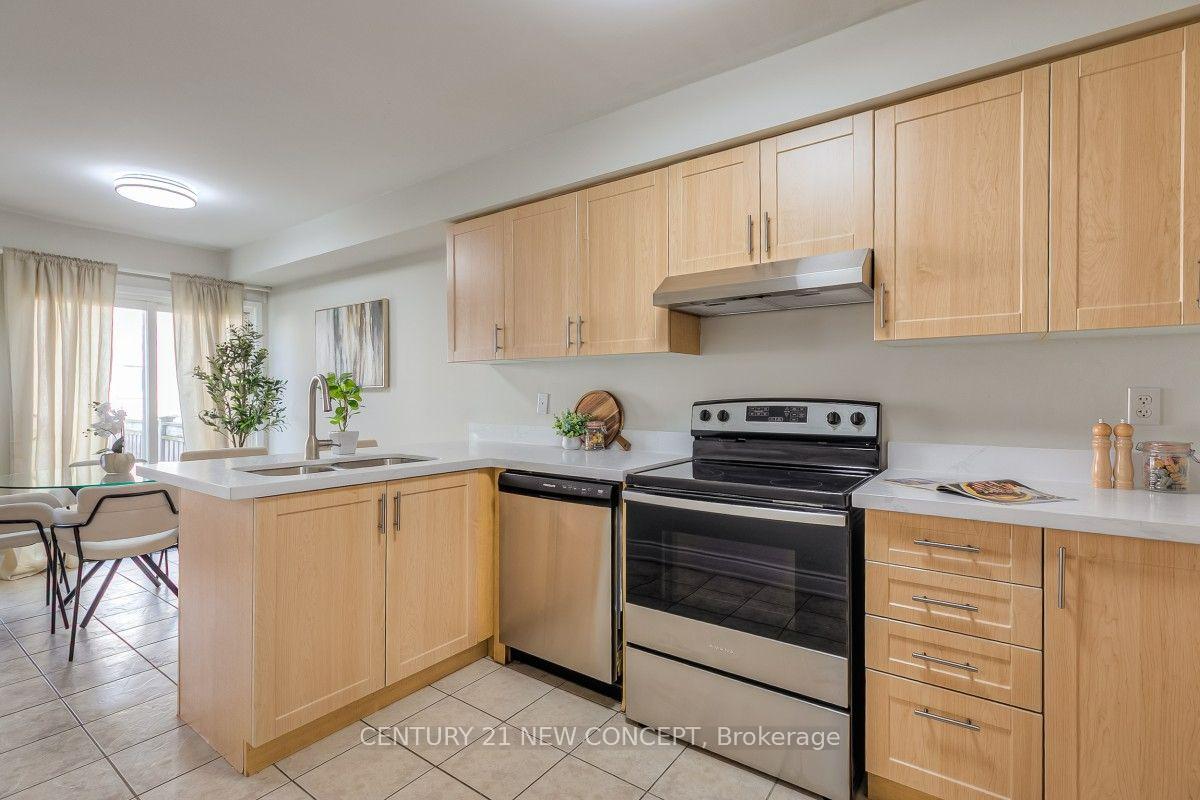 Photo 17 of 34 Odessa Crescent, Whitby, Rolling Acres — HOMEH