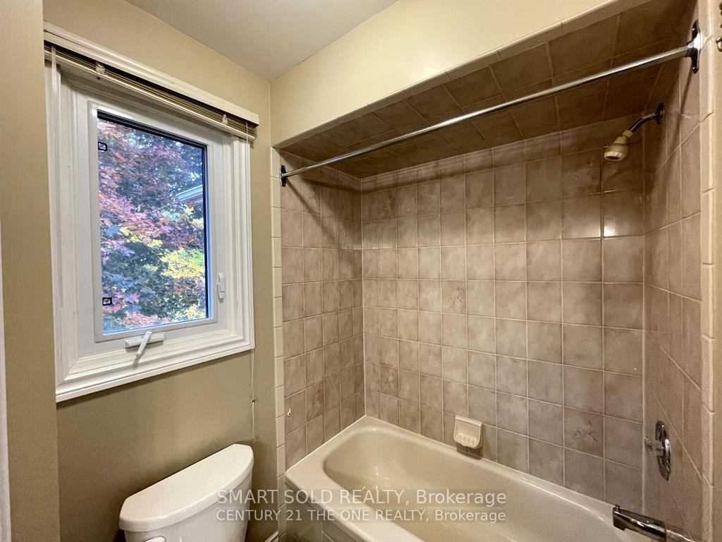Photo 3 of Unit upper, 330 Leacock Drive, Barrie, Letitia Heights — HOMEH