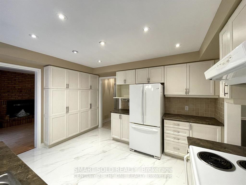 Photo 17 of Unit upper, 330 Leacock Drive, Barrie, Letitia Heights — HOMEH