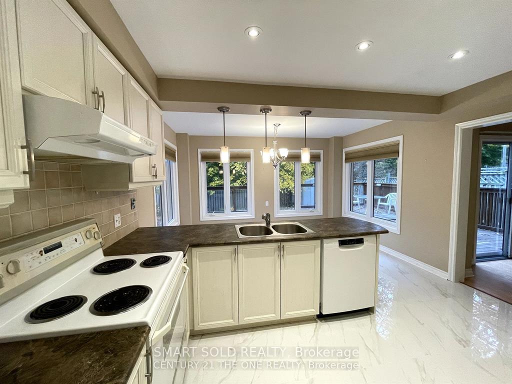 Photo 18 of Unit upper, 330 Leacock Drive, Barrie, Letitia Heights — HOMEH