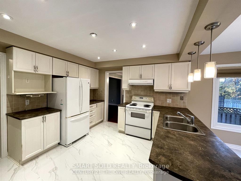 Photo 19 of Unit upper, 330 Leacock Drive, Barrie, Letitia Heights — HOMEH