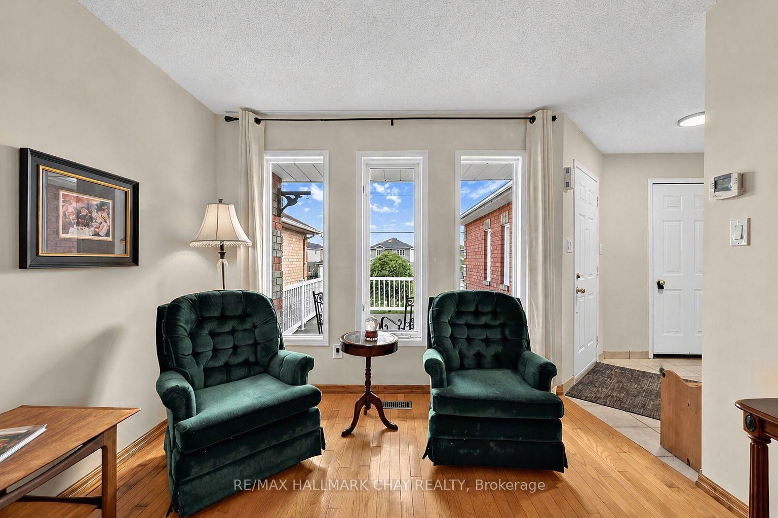 Photo 2 of 436 Simcoe Road, Bradford West Gwillimbury, Bradford — HOMEH