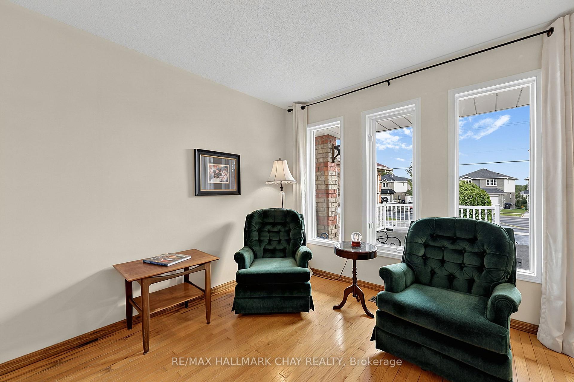 Photo 3 of 436 Simcoe Road, Bradford West Gwillimbury, Bradford — HOMEH