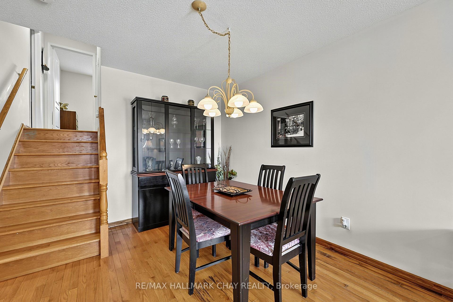 Photo 4 of 436 Simcoe Road, Bradford West Gwillimbury, Bradford — HOMEH
