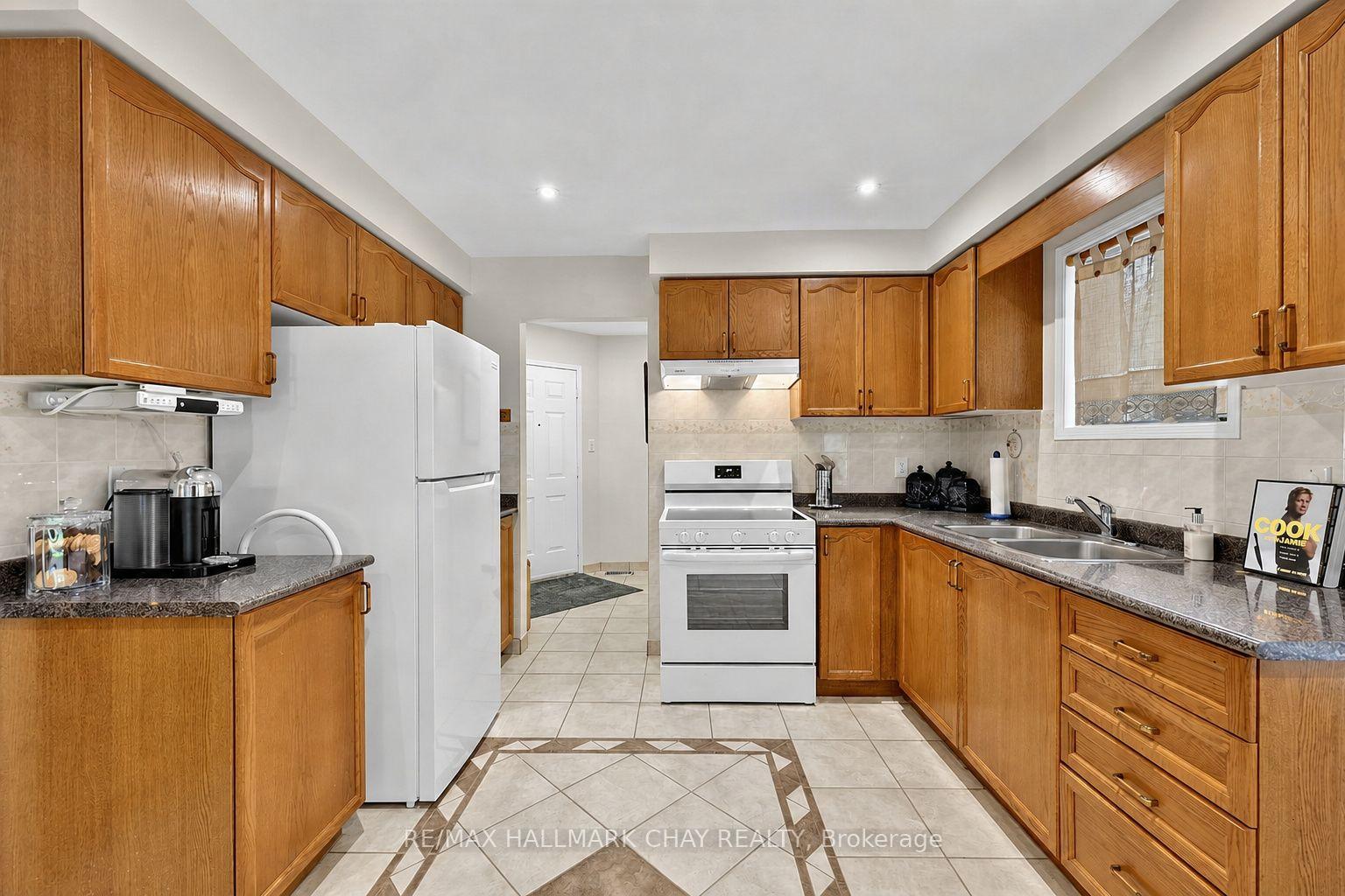 Photo 7 of 436 Simcoe Road, Bradford West Gwillimbury, Bradford — HOMEH