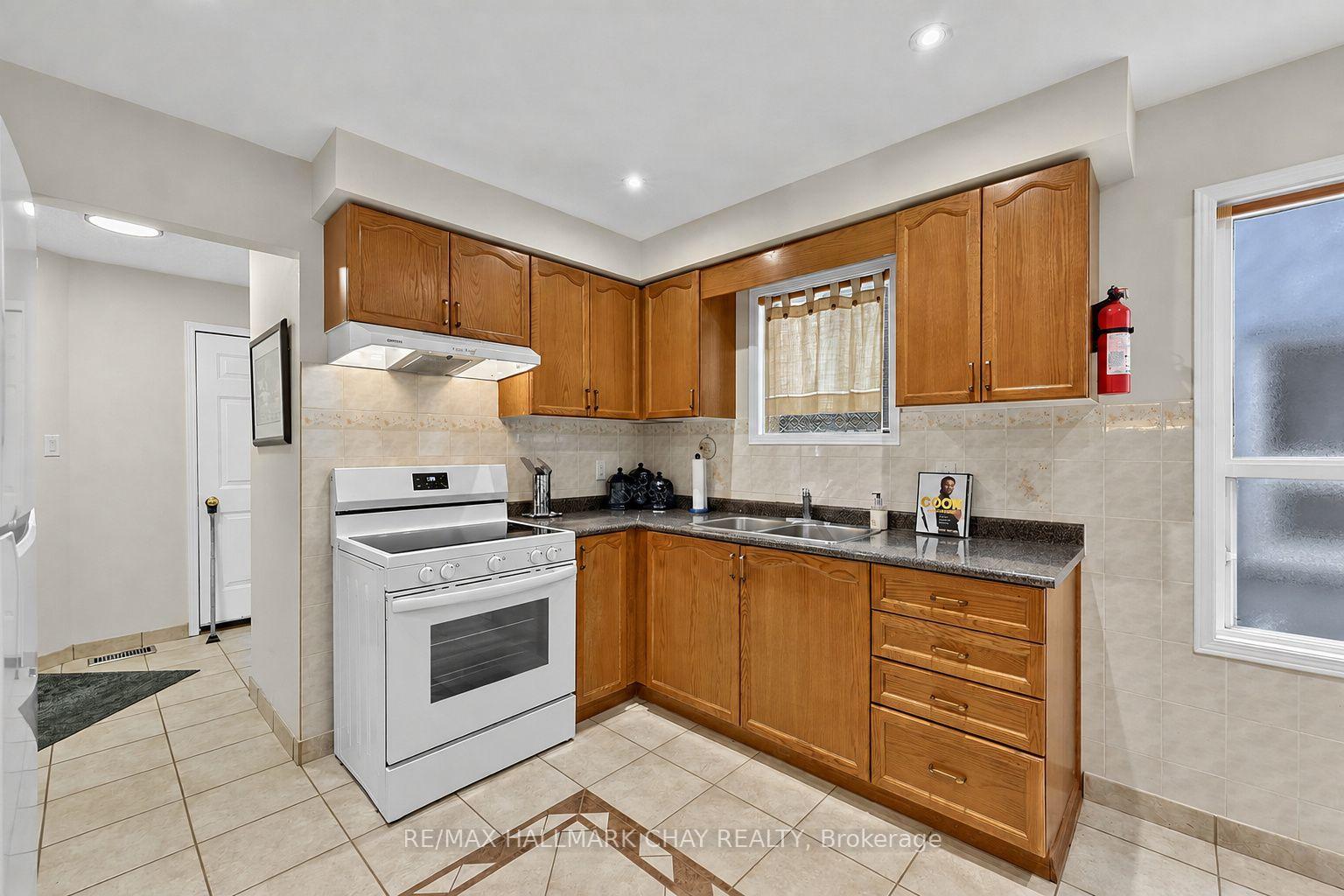 Photo 8 of 436 Simcoe Road, Bradford West Gwillimbury, Bradford — HOMEH