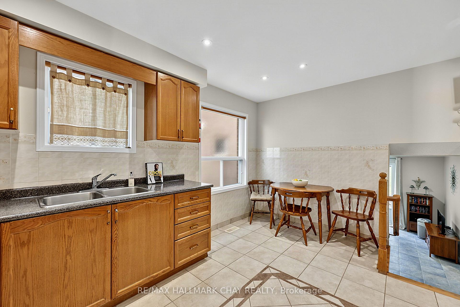 Photo 9 of 436 Simcoe Road, Bradford West Gwillimbury, Bradford — HOMEH