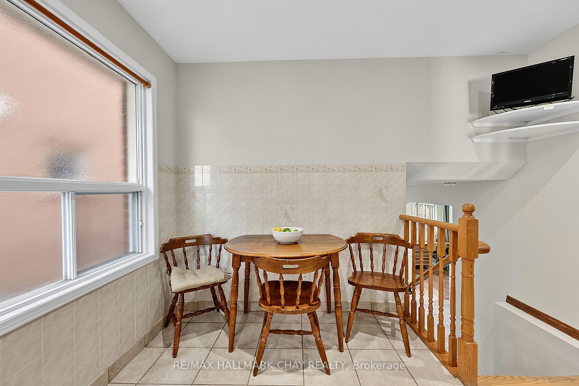 Photo 10 of 436 Simcoe Road, Bradford West Gwillimbury, Bradford — HOMEH