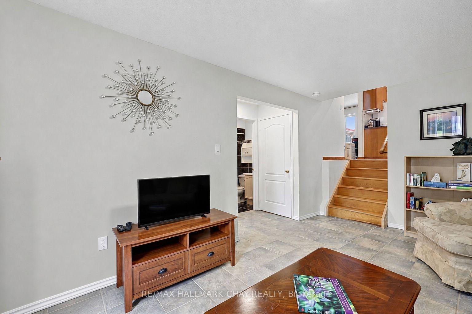 Photo 16 of 436 Simcoe Road, Bradford West Gwillimbury, Bradford — HOMEH