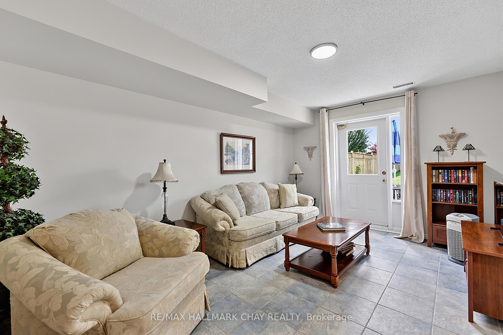 Photo 17 of 436 Simcoe Road, Bradford West Gwillimbury, Bradford — HOMEH