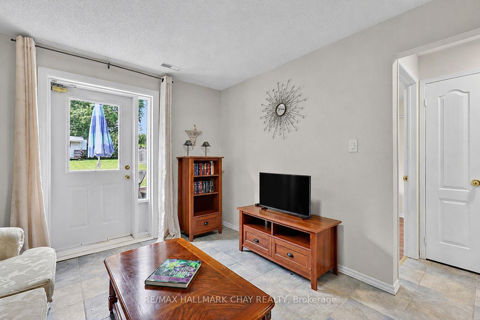 Photo 18 of 436 Simcoe Road, Bradford West Gwillimbury, Bradford — HOMEH