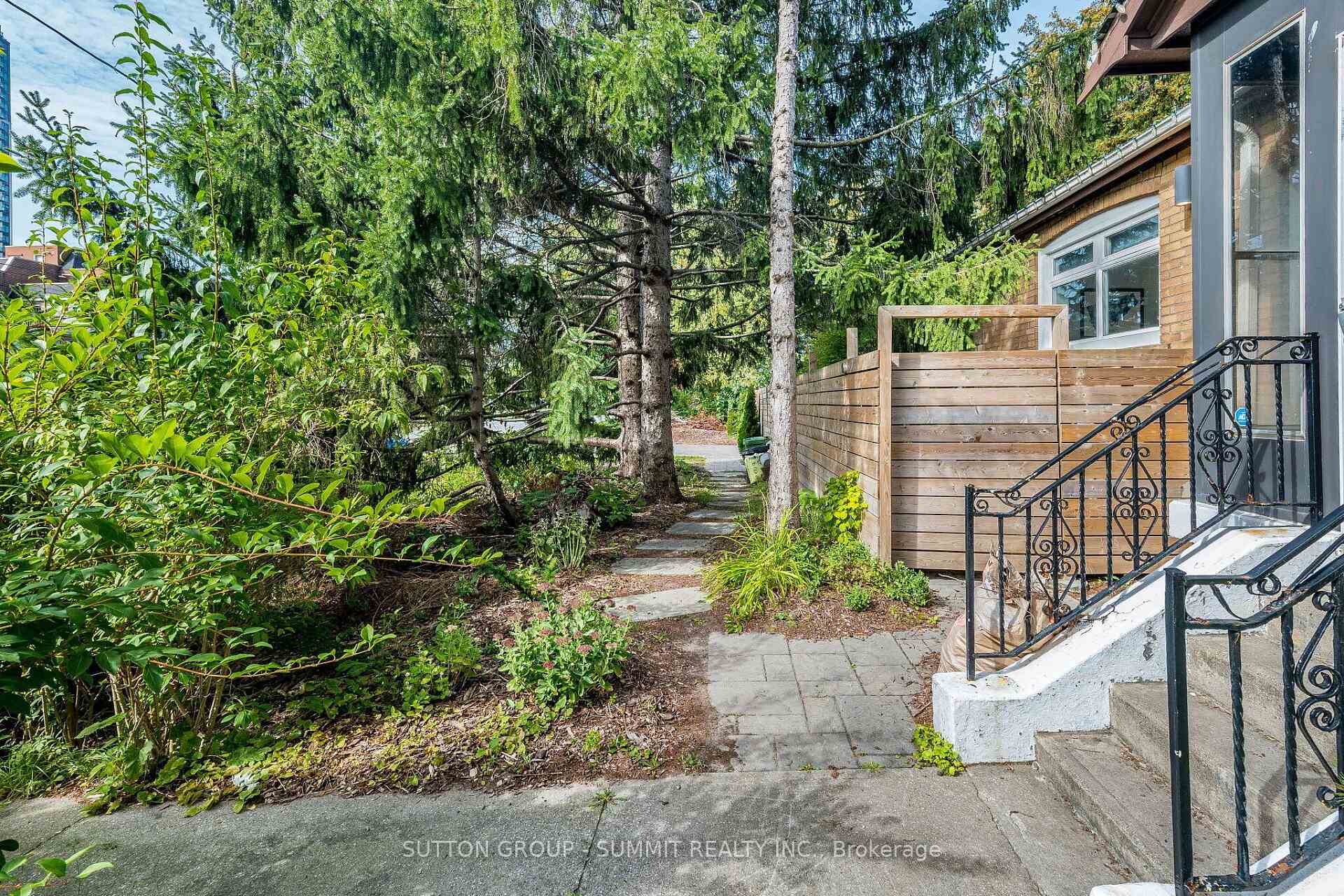 Photo 3 of 32 Ellis Avenue, Toronto, High Park-Swansea — HOMEH