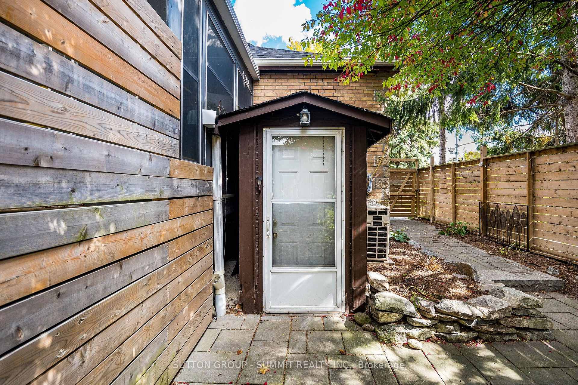 Photo 4 of 32 Ellis Avenue, Toronto, High Park-Swansea — HOMEH