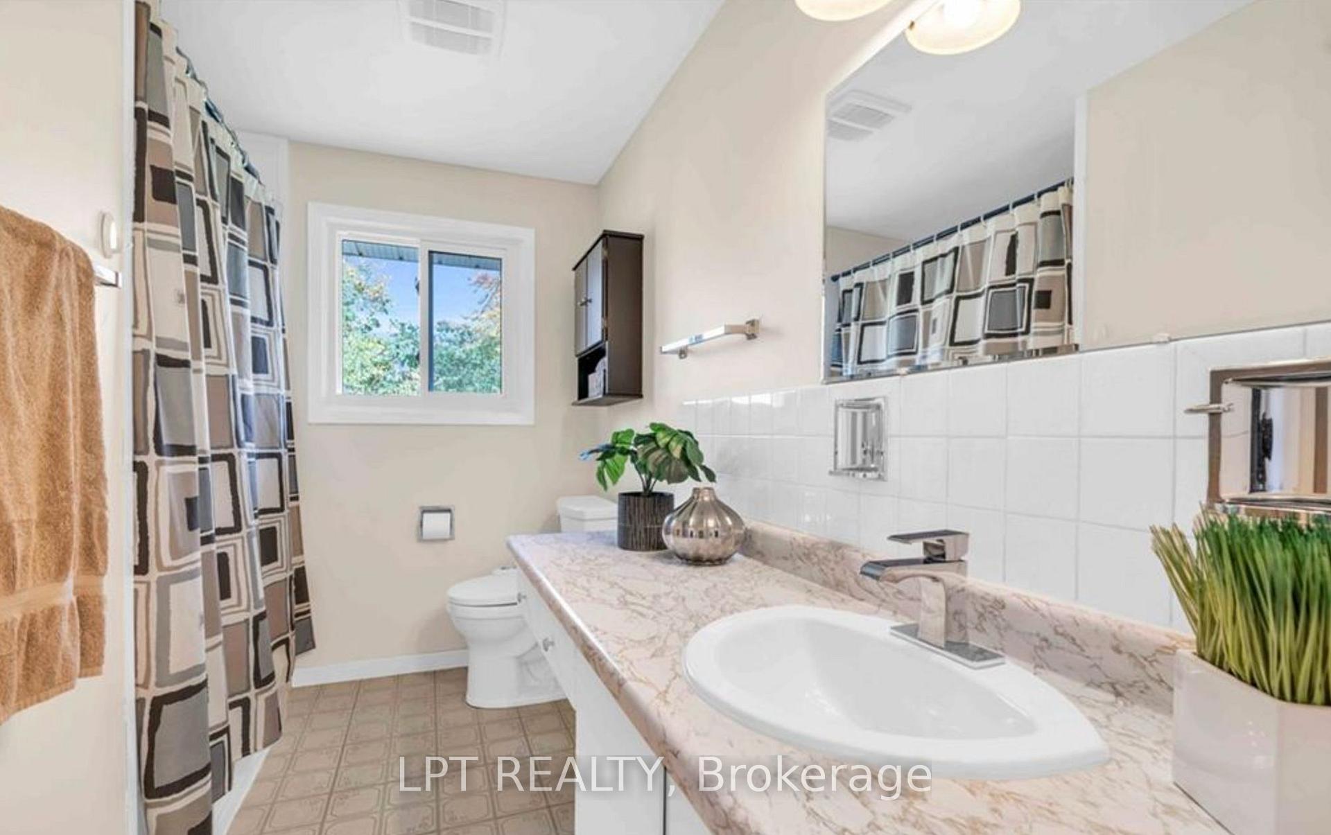 Photo 11 of Unit UPPER, 240 Ingleside Place, Kitchener, Victoria Hills — HOMEH