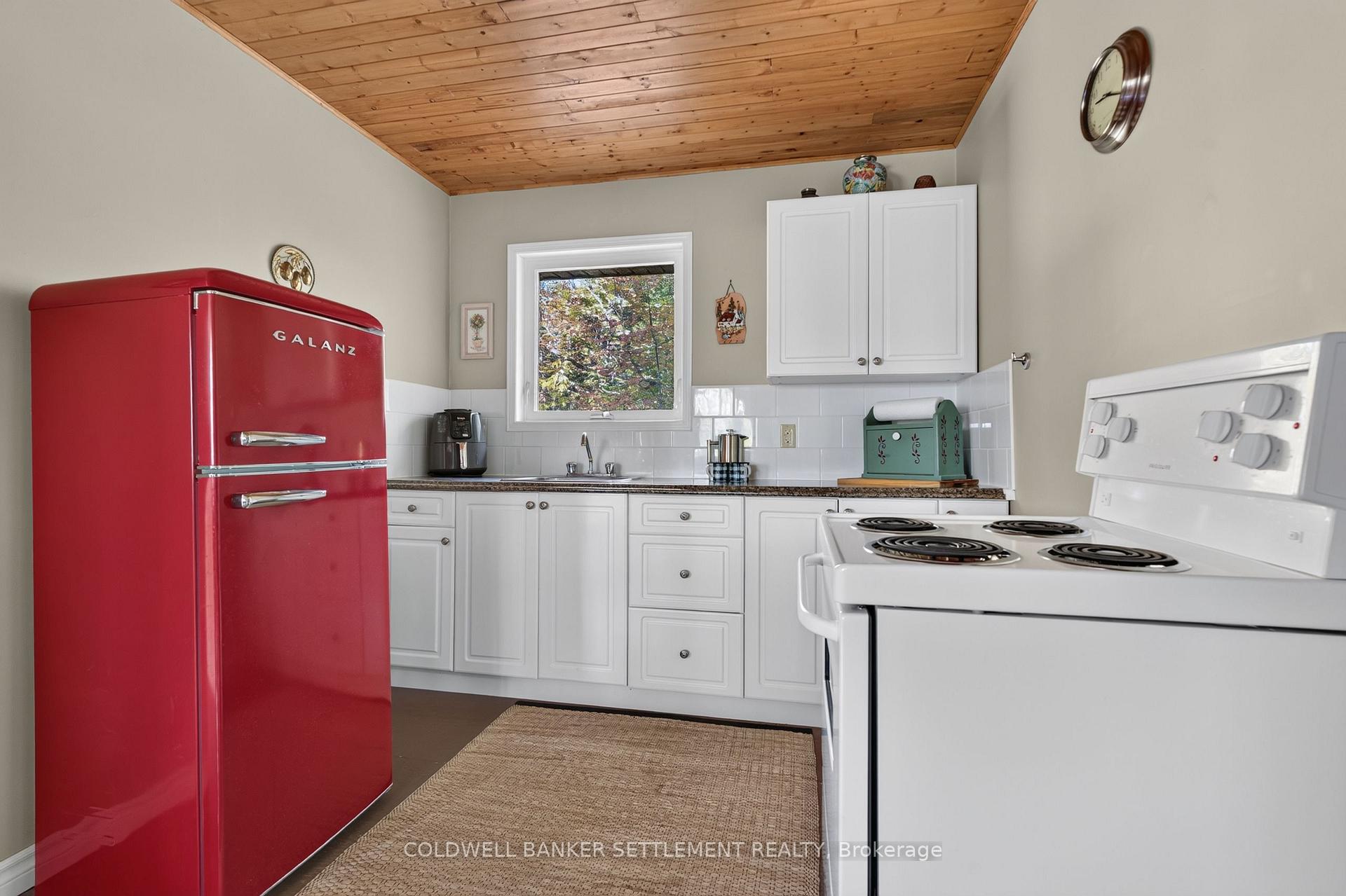 Photo 15 of 1135 Green Bay Road, Frontenac, Frontenac South — HOMEH