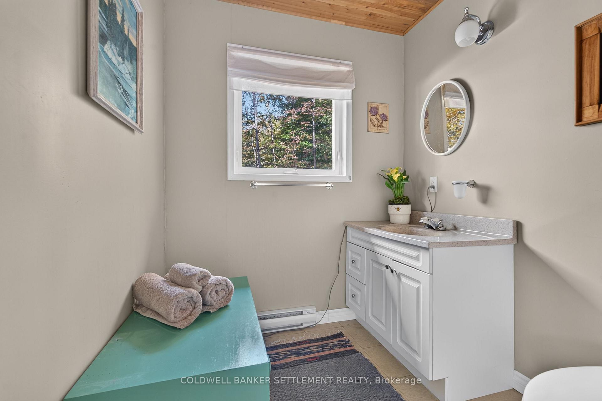 Photo 18 of 1135 Green Bay Road, Frontenac, Frontenac South — HOMEH