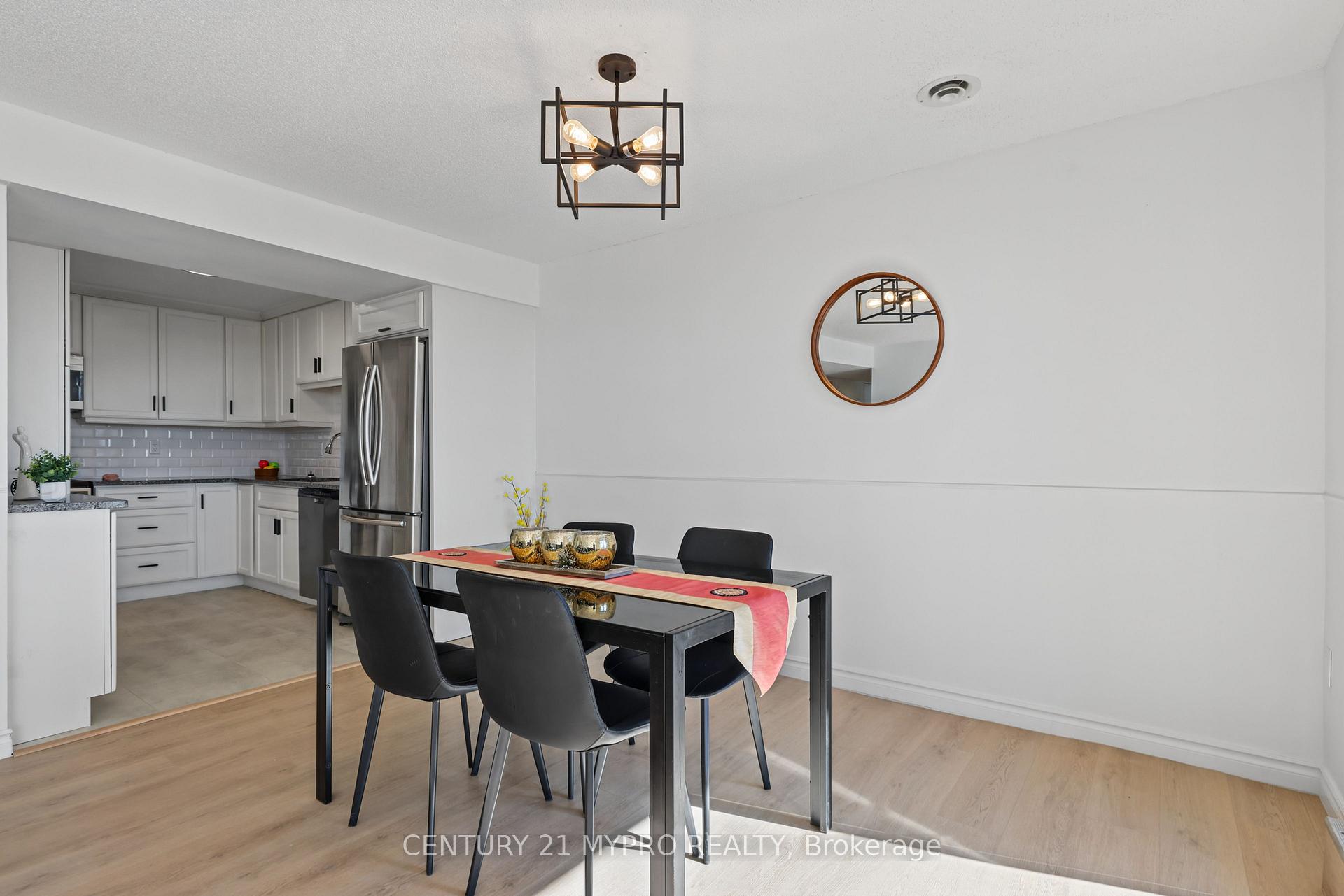 Photo 6 of Unit Unit#1204, 30 Chapman Court, London, North I — HOMEH