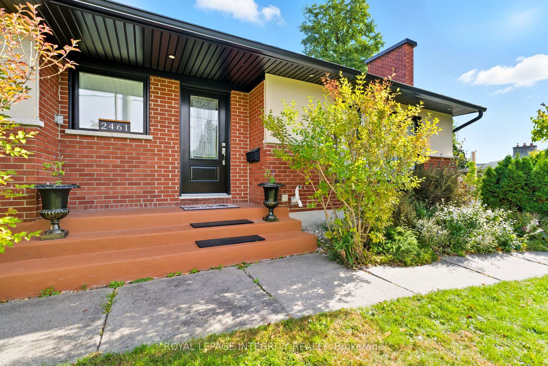 Photo 2 of 2461 Alta Vista Drive, Ottawa, Alta Vista — HOMEH