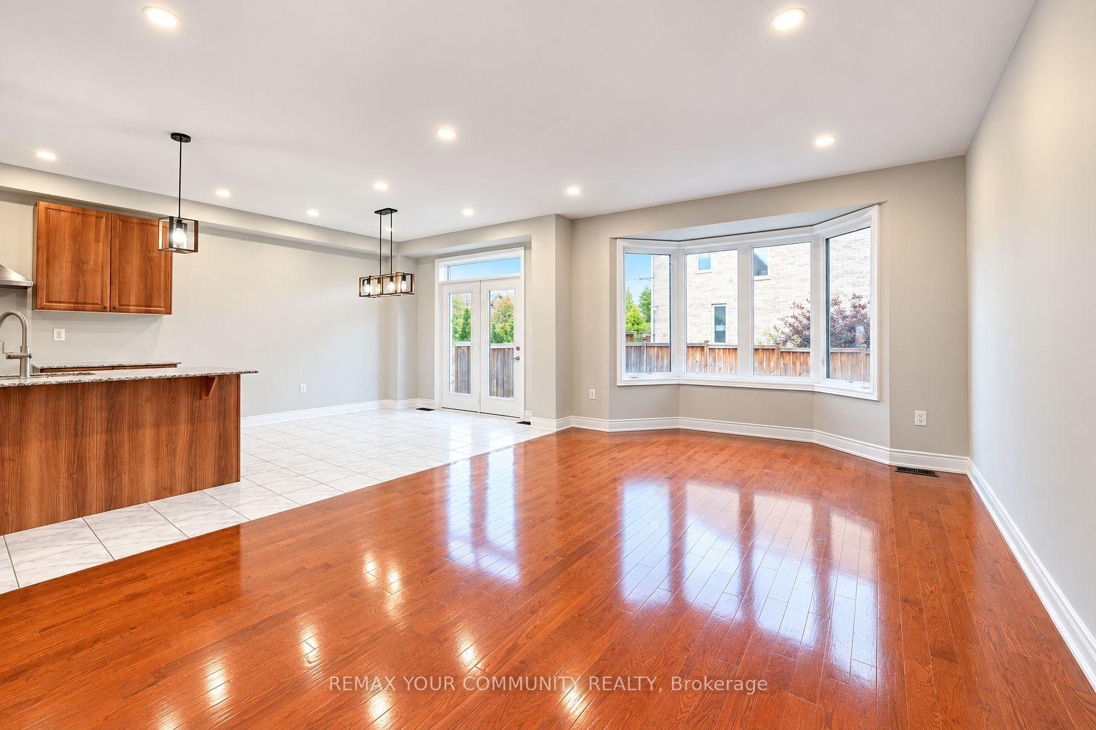Photo 23 of 131 Killington Avenue, Vaughan, Kleinburg — HOMEH