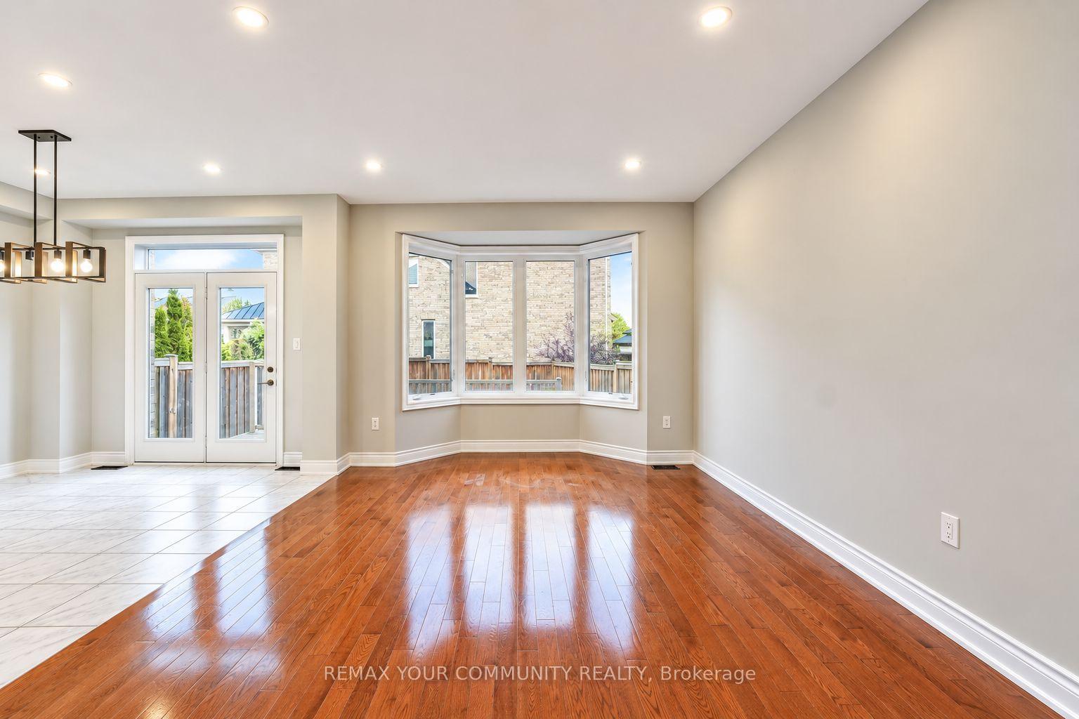 Photo 26 of 131 Killington Avenue, Vaughan, Kleinburg — HOMEH