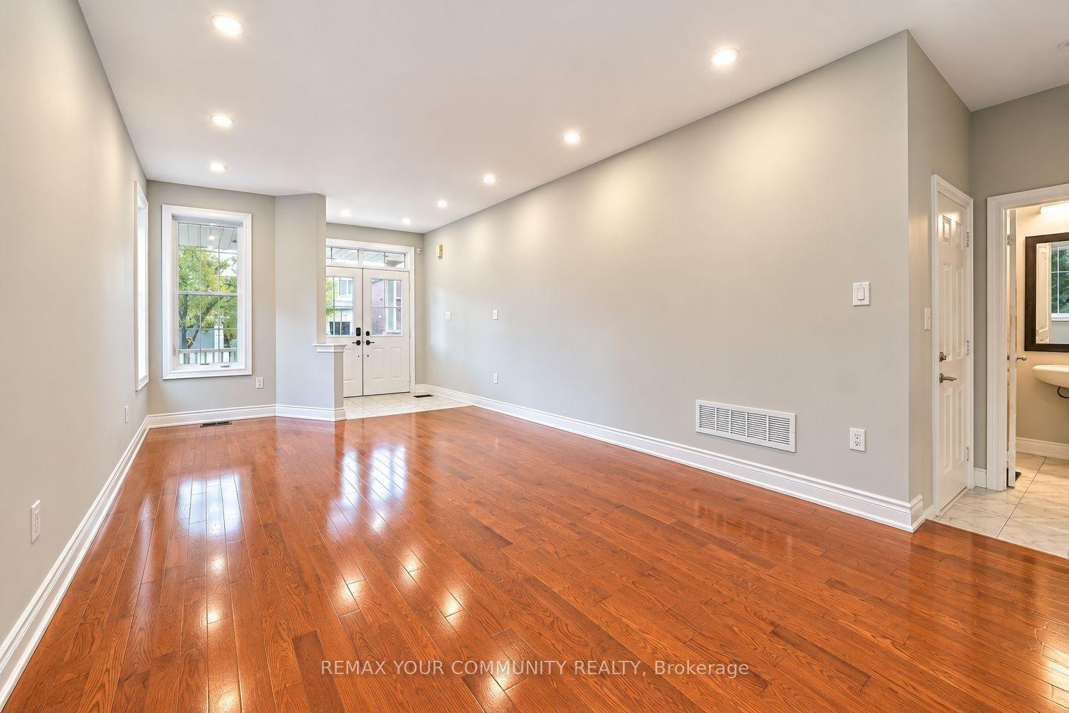 Photo 32 of 131 Killington Avenue, Vaughan, Kleinburg — HOMEH