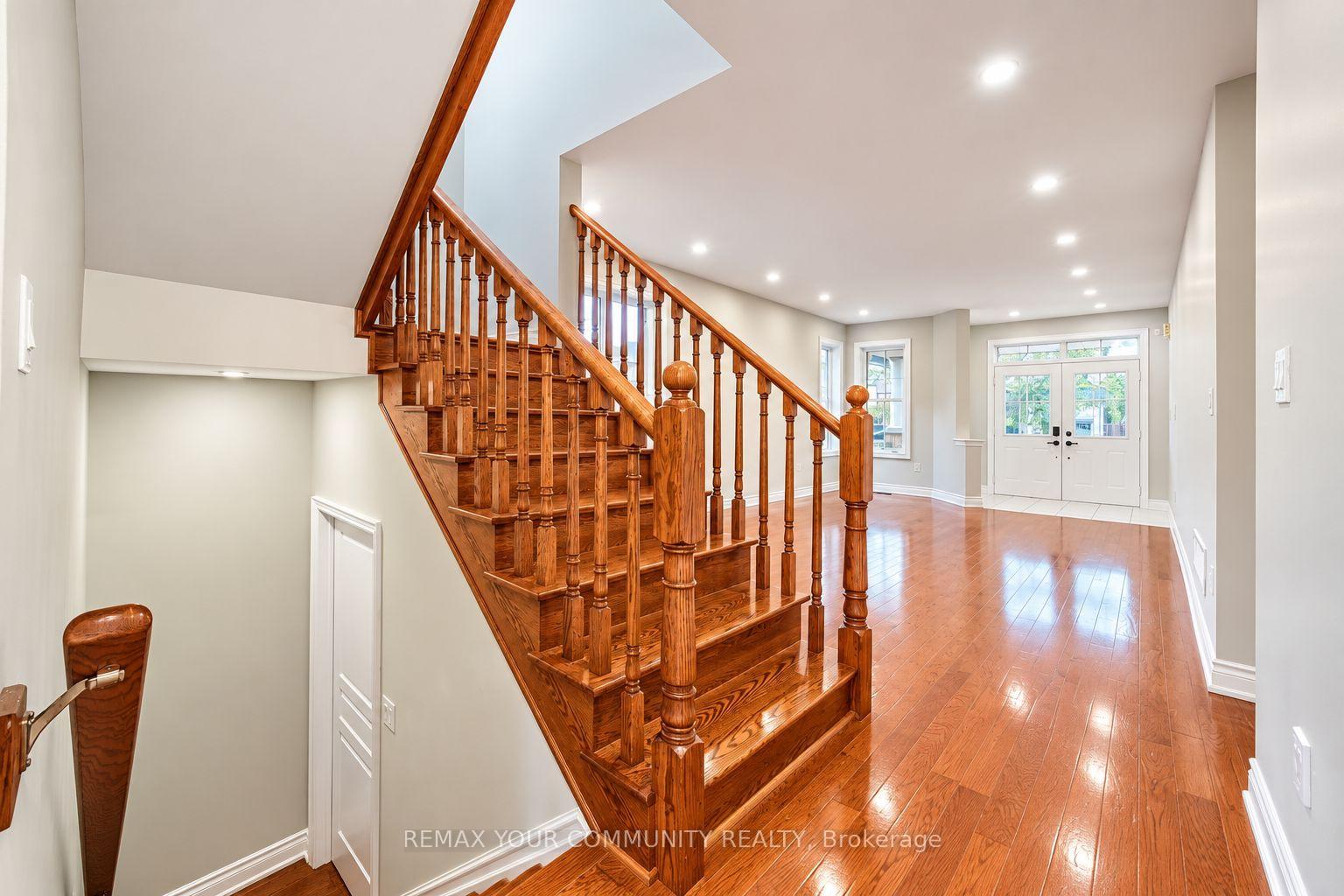 Photo 35 of 131 Killington Avenue, Vaughan, Kleinburg — HOMEH