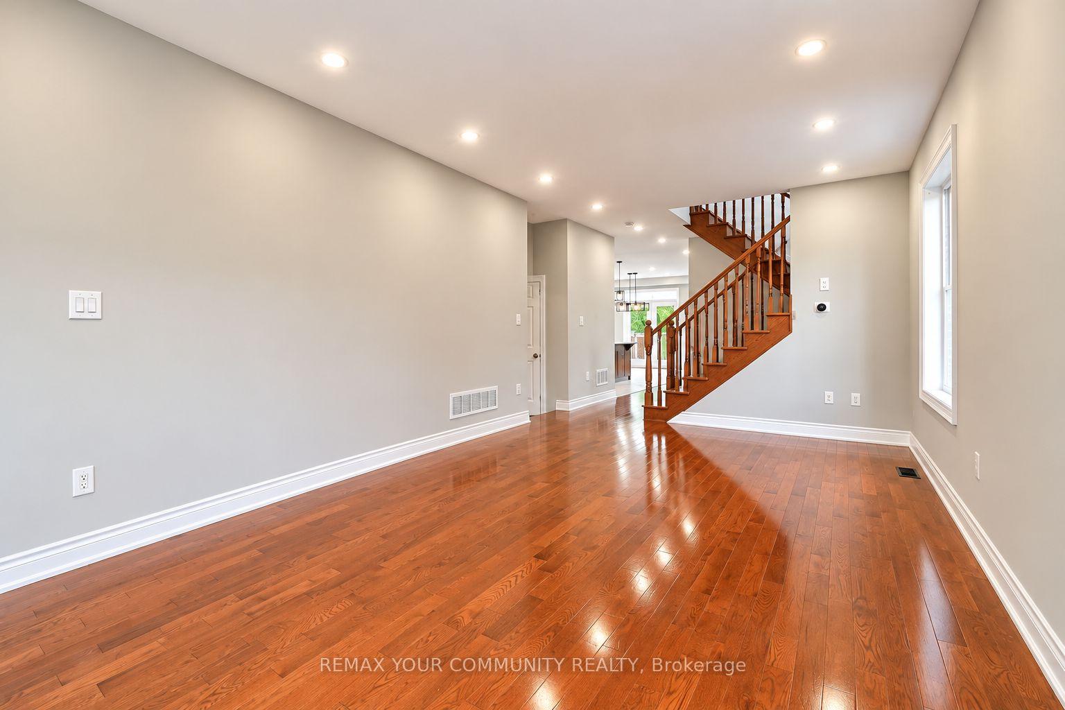 Photo 37 of 131 Killington Avenue, Vaughan, Kleinburg — HOMEH