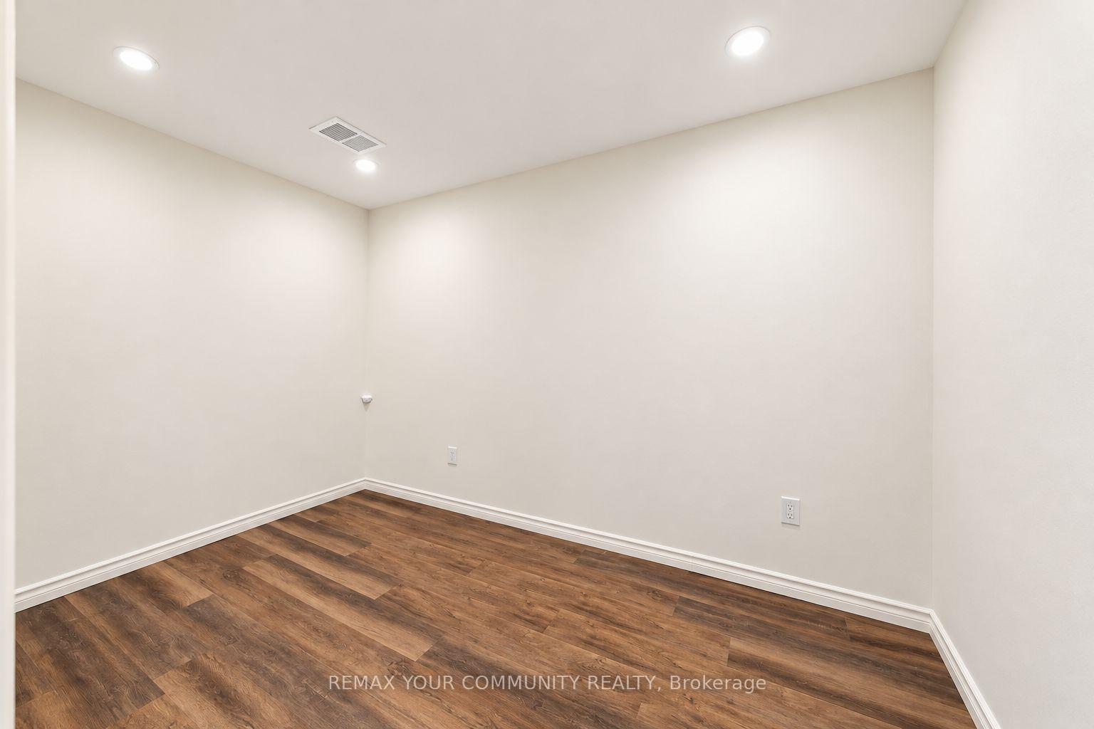 Photo 61 of 131 Killington Avenue, Vaughan, Kleinburg — HOMEH