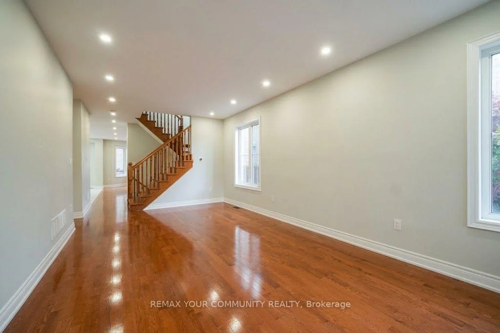 Photo 14 of 131 Killington Avenue, Vaughan, Kleinburg — HOMEH