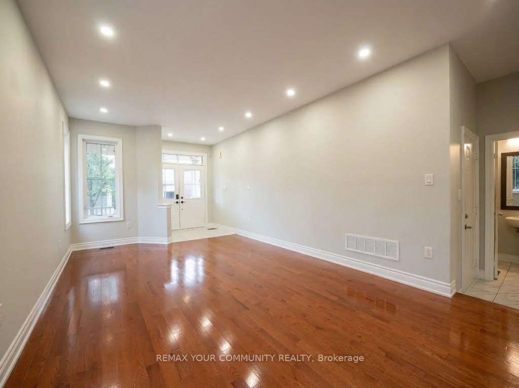 Photo 16 of 131 Killington Avenue, Vaughan, Kleinburg — HOMEH
