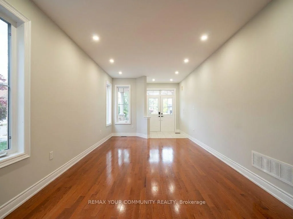 Photo 19 of 131 Killington Avenue, Vaughan, Kleinburg — HOMEH