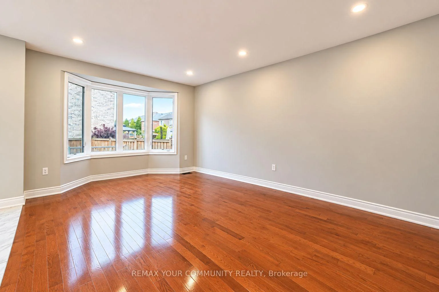Photo 20 of 131 Killington Avenue, Vaughan, Kleinburg — HOMEH