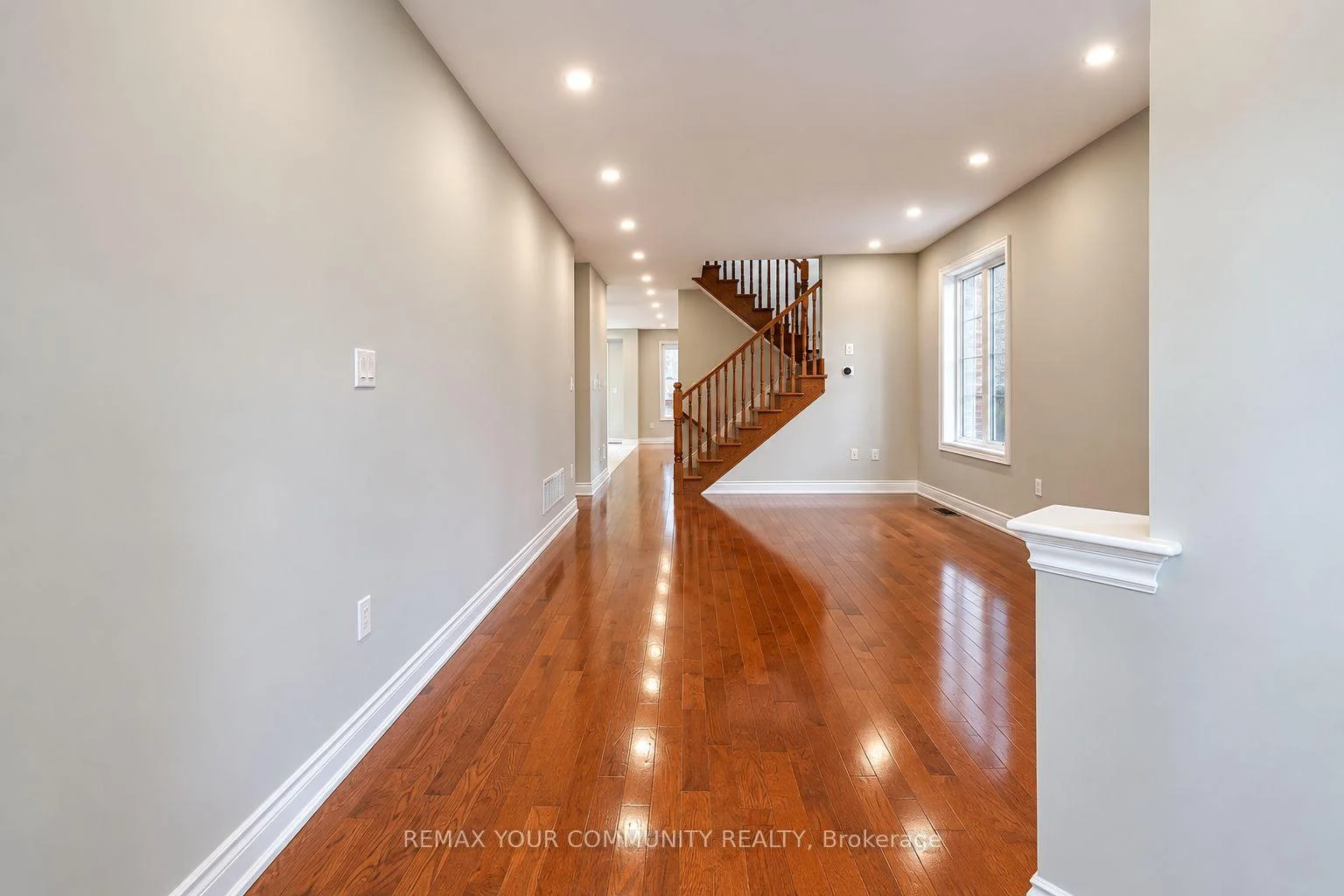Photo 25 of 131 Killington Avenue, Vaughan, Kleinburg — HOMEH