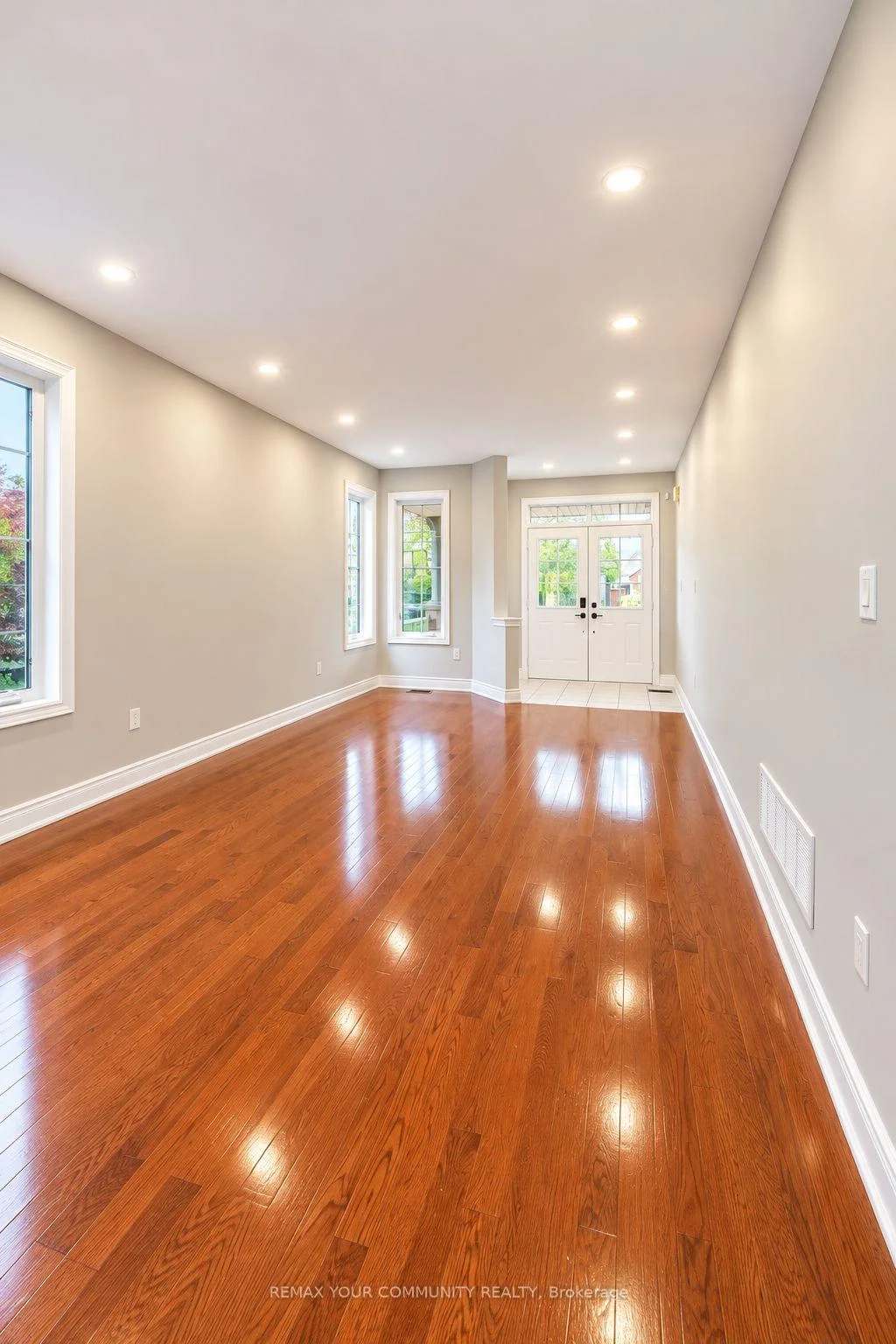 Photo 34 of 131 Killington Avenue, Vaughan, Kleinburg — HOMEH