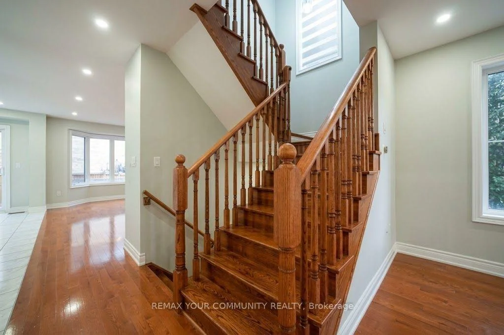 Photo 46 of 131 Killington Avenue, Vaughan, Kleinburg — HOMEH