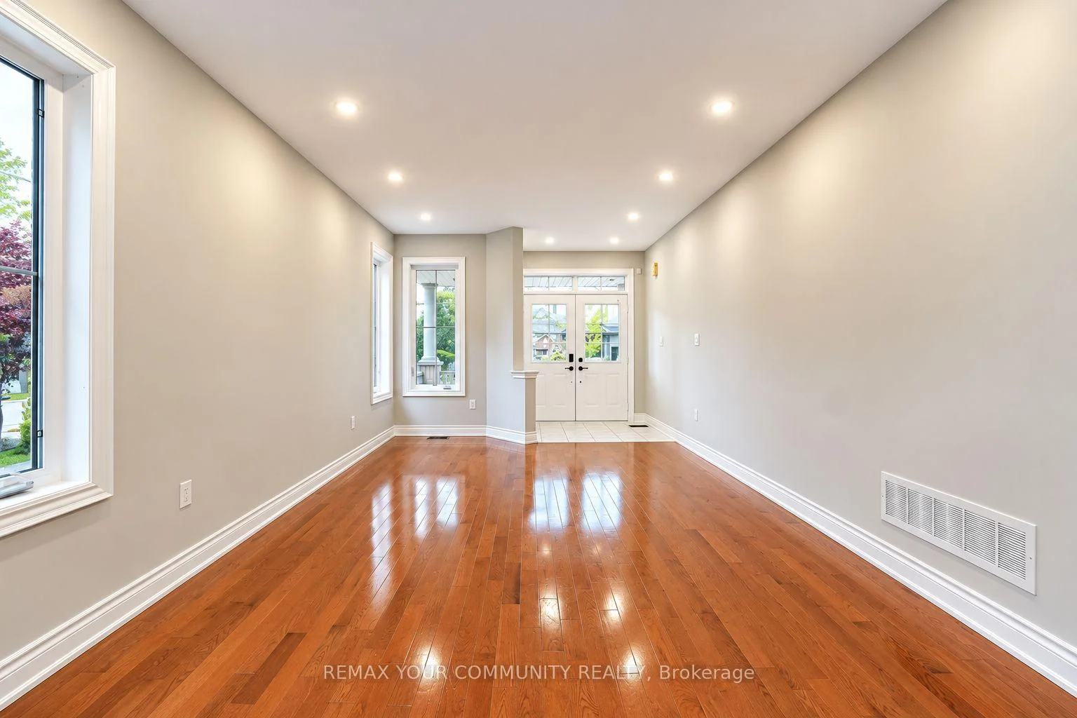 Photo 69 of 131 Killington Avenue, Vaughan, Kleinburg — HOMEH