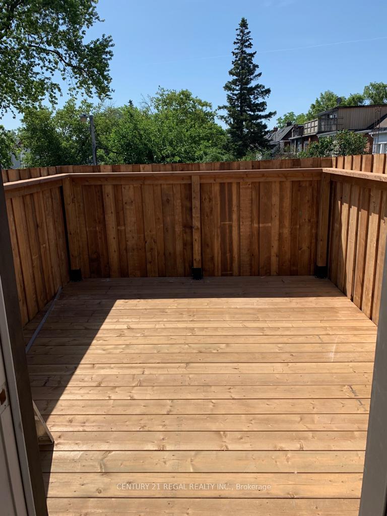Photo 7 of Unit 2, 923 Kingston Road, Toronto, The Beaches — HOMEH