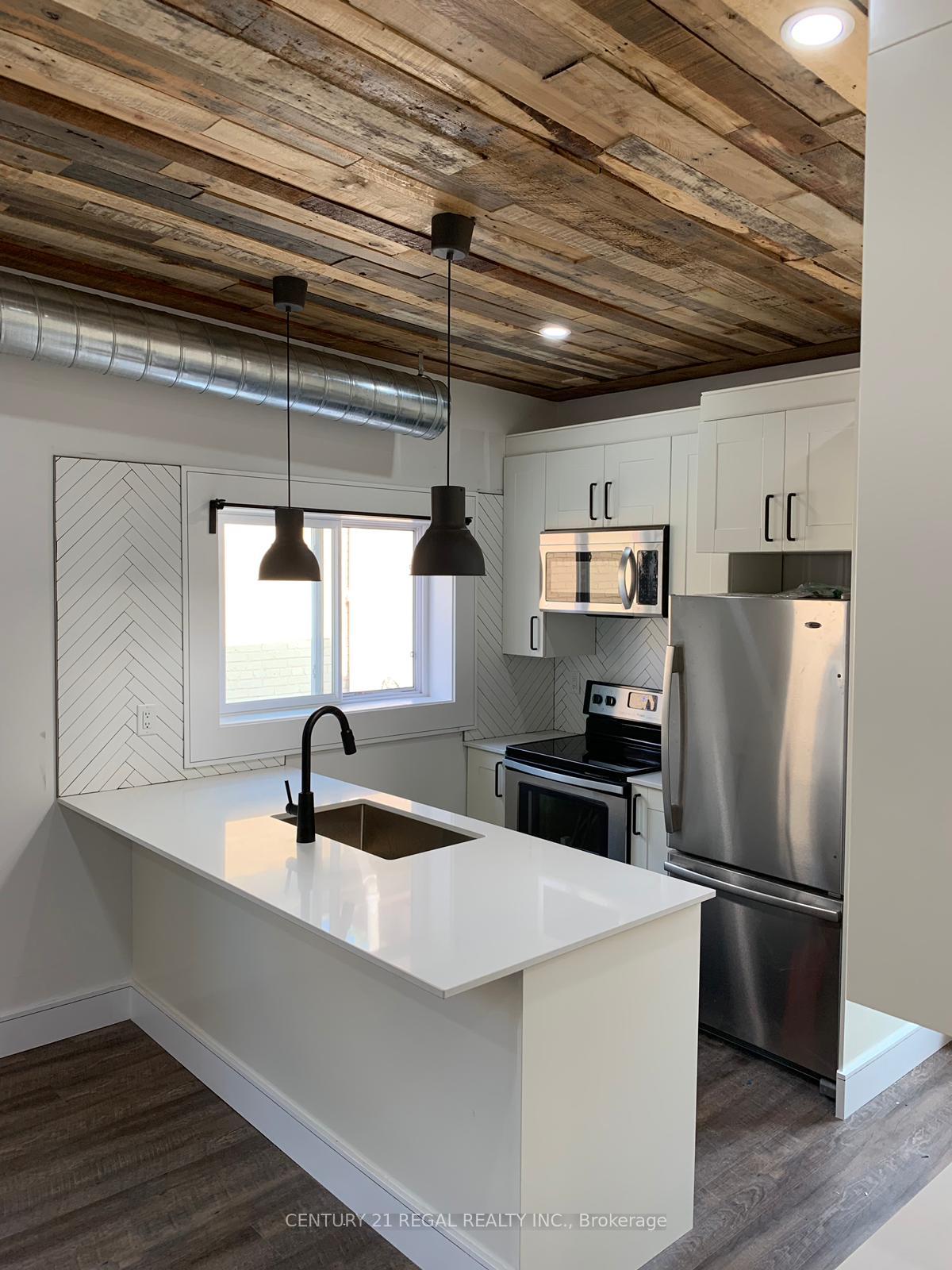 Photo 2 of Unit 2, 923 Kingston Road, Toronto, The Beaches — HOMEH