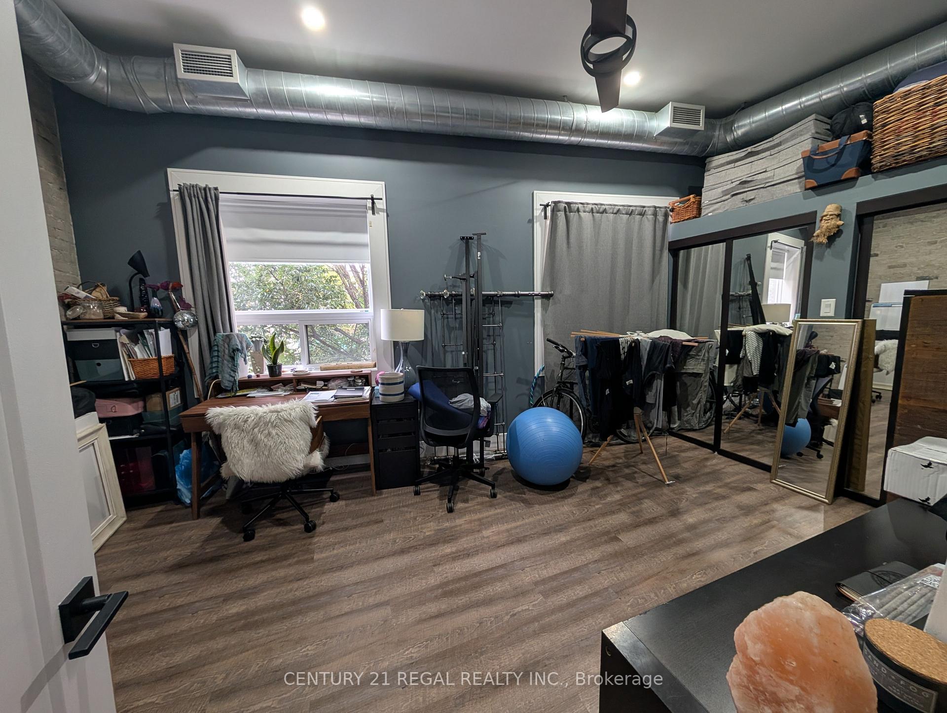 Photo 5 of Unit 2, 923 Kingston Road, Toronto, The Beaches — HOMEH