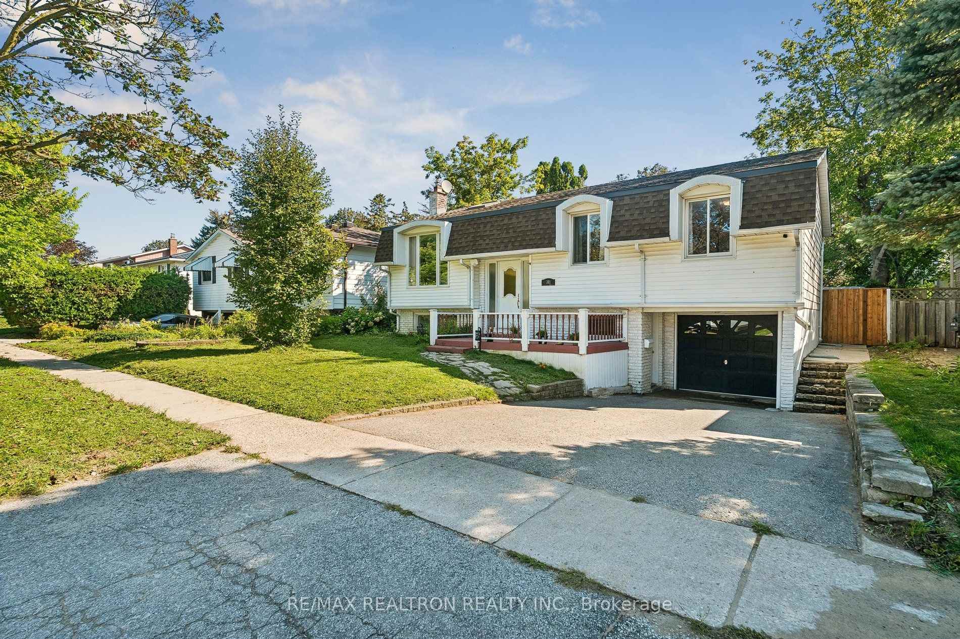 Photo 3 of Unit Upper, 101 Marshall Street, Barrie, Allandale Heights — HOMEH