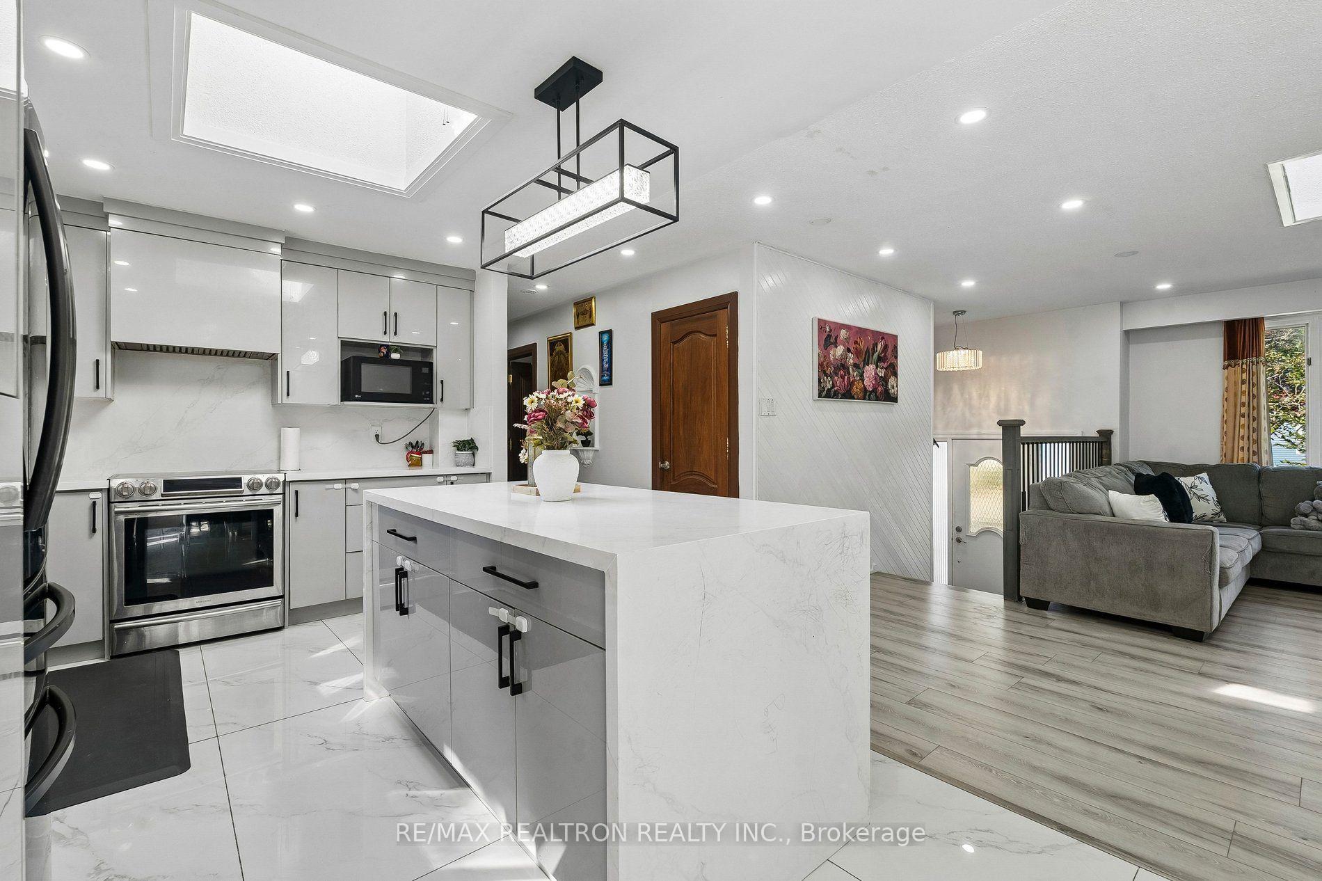 Photo 16 of Unit Upper, 101 Marshall Street, Barrie, Allandale Heights — HOMEH