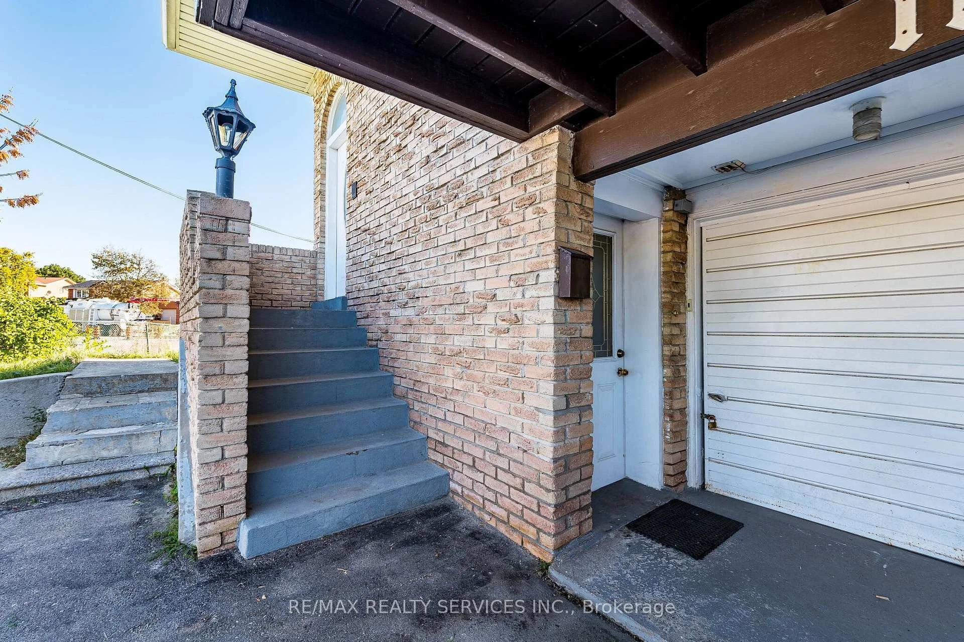 Photo 5 of 112 Bruce Beer Drive, Brampton, Madoc — HOMEH