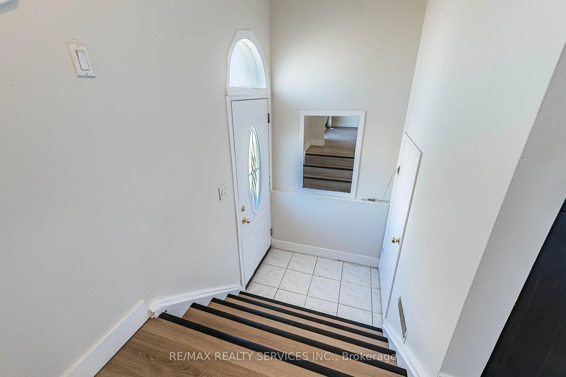 Photo 7 of 112 Bruce Beer Drive, Brampton, Madoc — HOMEH